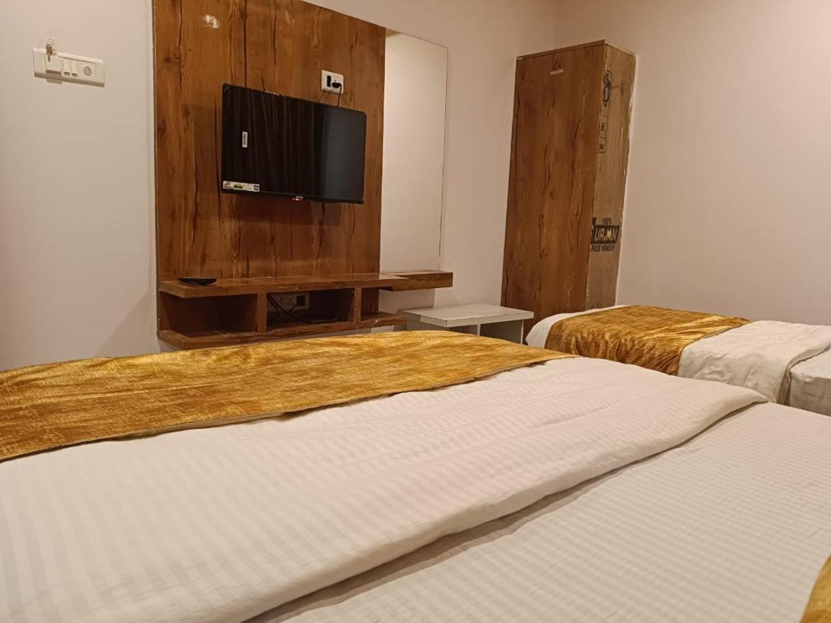 Hotel Maan Palace Βαντοντάρα Εξωτερικό φωτογραφία
