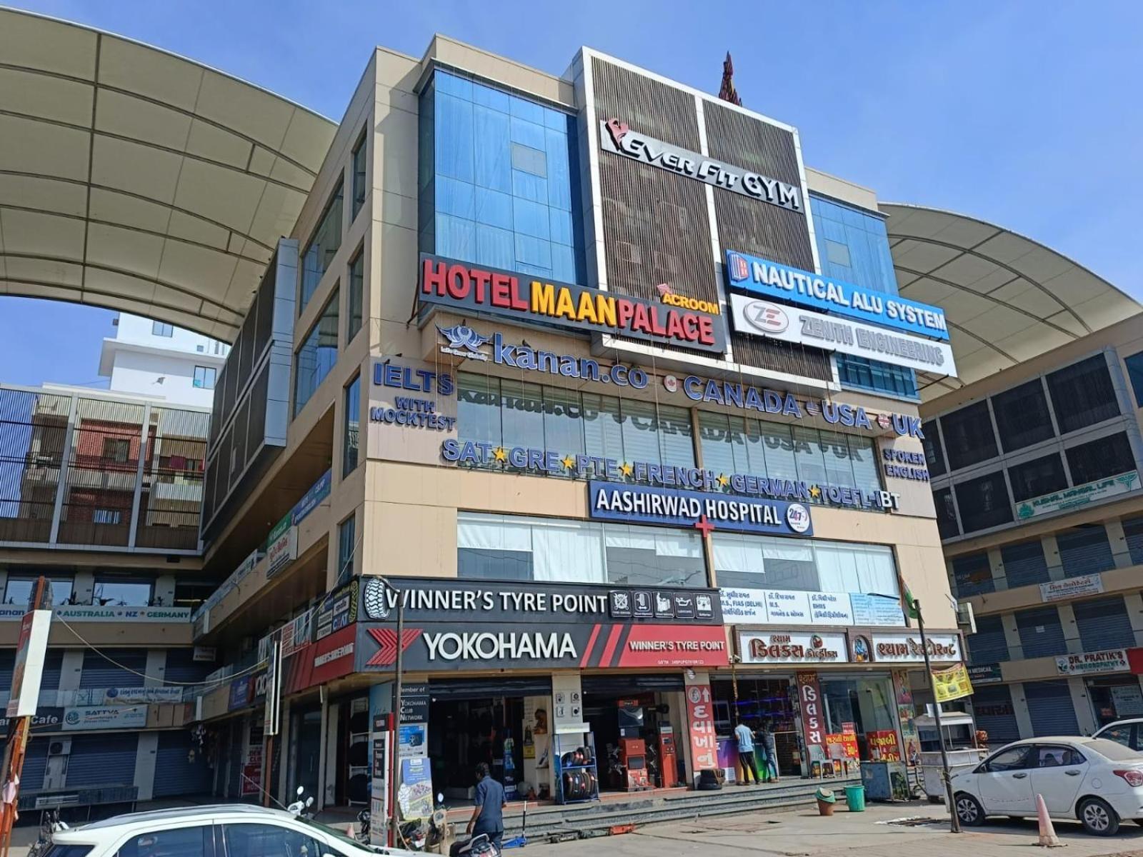 Hotel Maan Palace Βαντοντάρα Εξωτερικό φωτογραφία